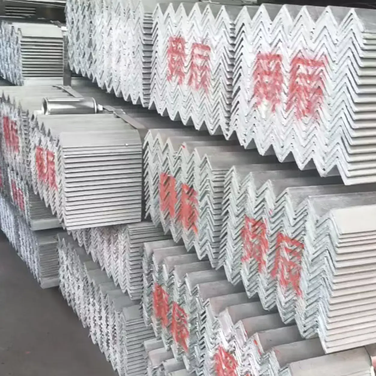 چه چیزی Angle Steel را به بهترین انتخاب برای ساخت برج انتقال تبدیل می کند؟